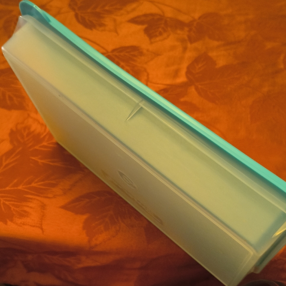 Tupperware Green and White Storage Box - Picture 5 of 9